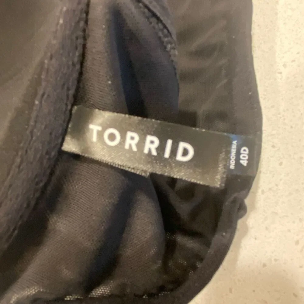 Torrid perfect T front close lined smoothing bra size 40D